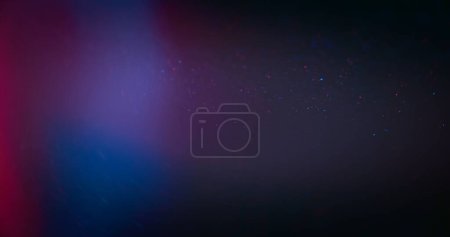 Téléchargez les photos : Defocused neon glow. Lens flare overlay. Fluorescent sparkles glare. Blur blue magenta pink color shiny grain texture light on dark black abstract background with copy space. - en image libre de droit