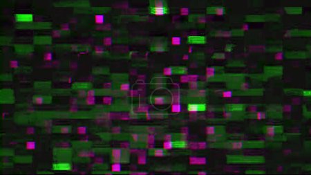 Téléchargez les photos : Pixel bruit fond glitch. Dommages à la matrice. Flou néon violet vert couleur numérique distorsion artefacts sur grain texture noir foncé illustration abstraite. - en image libre de droit
