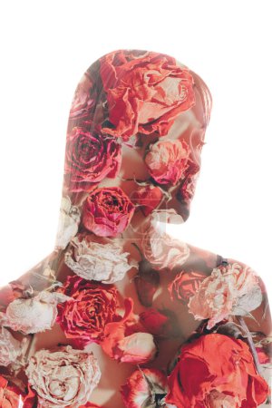 Foto de Terapia de Aroma. La belleza natural. Cosmetología orgánica herbal. Doble exposición retrato de rosa rosa flores pétalos mujer cara silueta en blanco. - Imagen libre de derechos