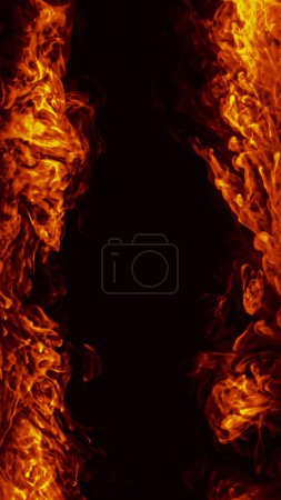 Foto de Fondo ardiente. Fuego caliente. Un fuego caliente. Color rojo anaranjado marco de textura de explosión de llama cálida luz en espacio de copia abstracta negra noche oscura. - Imagen libre de derechos