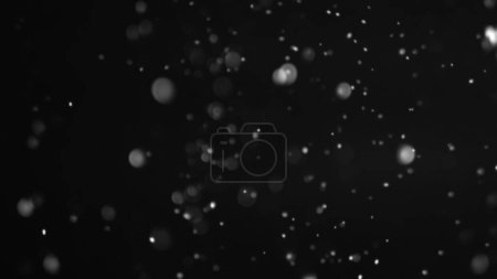 Foto de Copos de nieve volando. Cristales de hielo. Ilustración abstracta de partículas brillantes hermoso invierno noche diciembre cielo sobre fondo oscuro. - Imagen libre de derechos
