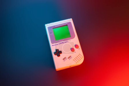 Téléchargez les photos : Espagne, août 2021 : Game Boy console rétro Nintendo - en image libre de droit