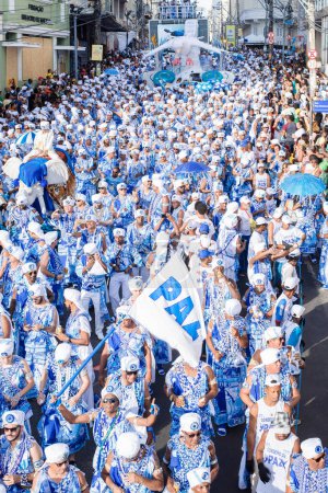 Foto de Salvador, Bahia, Brazil - February 11, 2018: Members of the traditional carnival block Filhos de Gandy parade in the streets of Salvador, Bahia during the 2018 carnival. - Imagen libre de derechos