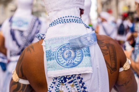 Foto de Salvador, Bahia, Brazil - February 11, 2018: Details and props of the clothes of the traditional carnival group Filhos de Gandy that parade in the streets of Salvador, Bahia, during Carnival. - Imagen libre de derechos