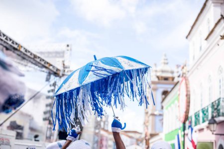 Foto de Salvador, Bahia, Brazil - February 11, 2018: Members of the traditional carnival block Filhos de Gandy are seen during the parade at the carnival in Salvador, Bahia. - Imagen libre de derechos
