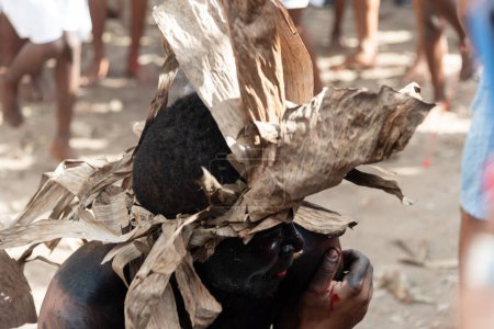 Foto de Santo Amaro, Bahia, Brasil - 23 de julio de 2023: Miembros del tradicional evento cultural Nego Fugido actúan en Acupe, en la ciudad de Santo Amaro, Bahia. - Imagen libre de derechos