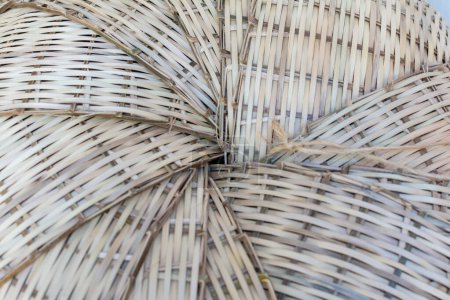 Foto de Salvador, Bahia, Brasil - 28 de marzo de 2015: Marco completo de una textura de madera en venta en la feria Sao Joaquim en la ciudad de Salvador, Bahia. - Imagen libre de derechos