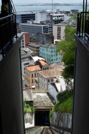 Foto de Salvador, Bahia, Brasil - 07 de marzo de 2015: Vista desde la cima del distrito comercial de la ciudad de Salvador, Bahia. - Imagen libre de derechos