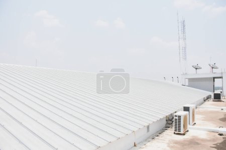 metal sheet roofing on commercial constructio