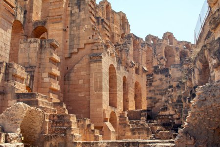 Blick auf das römische Amphitheater El Jem in Djem, Tunesien