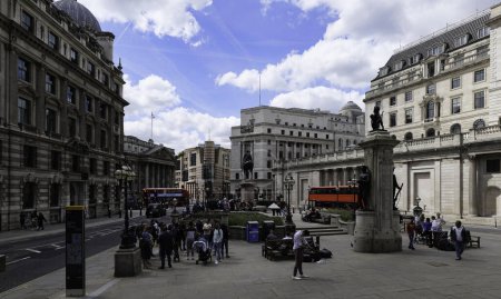 Foto de Londres - 05 21 2022: Vista del Monumento a la Guerra de las Tropas de Londres en Cornhill in Bank - Imagen libre de derechos