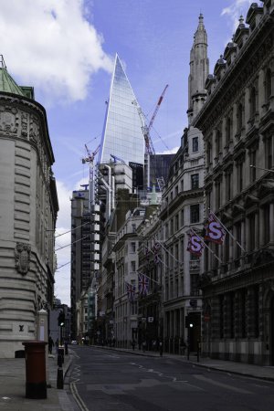 Foto de Londres - 05 21 2022: Vista del Cornhill en Bank - Imagen libre de derechos
