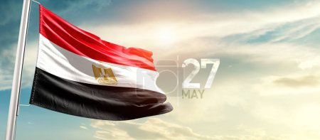 Foto de Egypt waving flag in beautiful sky. - Imagen libre de derechos