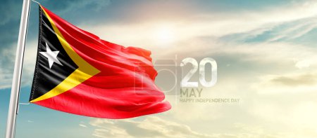 Foto de Timor Oriental ondeando bandera en el hermoso cielo con sol - Imagen libre de derechos