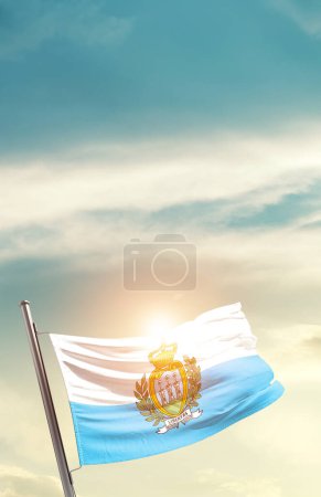 Téléchargez les photos : San Marino waving flag in beautiful sky with sun - en image libre de droit