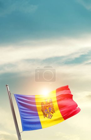 Foto de Moldova waving flag in beautiful sky with sun - Imagen libre de derechos