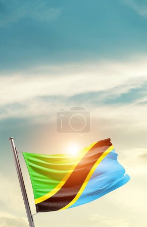 Foto de Tanzania waving flag in beautiful sky with sun - Imagen libre de derechos