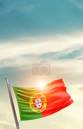 Foto de Portugal waving flag in beautiful sky with sun - Imagen libre de derechos