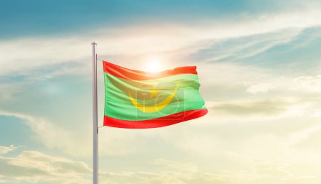 Téléchargez les photos : Mauritania waving flag in beautiful sky with sun - en image libre de droit