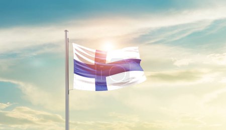 Foto de Finlandia ondeando bandera en hermoso cielo con sol - Imagen libre de derechos