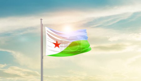 Téléchargez les photos : Djibouti agitant le drapeau dans un ciel magnifique avec le soleil - en image libre de droit