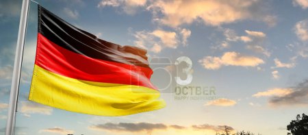 Téléchargez les photos : Allemagne agitant le drapeau dans un ciel magnifique avec des nuages - en image libre de droit