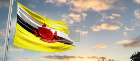 Foto de Brunei ondeando bandera en el hermoso cielo con nubes - Imagen libre de derechos