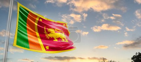 Téléchargez les photos : Sri Lanka agitant le drapeau dans un ciel magnifique avec des nuages - en image libre de droit