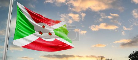 Foto de Burundi ondeando bandera en el hermoso cielo con nubes - Imagen libre de derechos