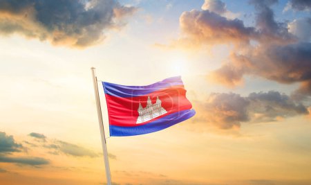 Foto de Camboya ondeando bandera en el hermoso cielo con nubes y sol - Imagen libre de derechos