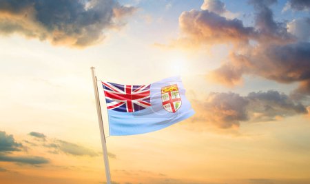 Foto de Bandera de Fiyi ondeando en el hermoso cielo con nubes y sol - Imagen libre de derechos