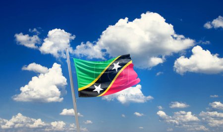 Téléchargez les photos : Saint-Kitts-et-Nevis agitant le drapeau dans un ciel magnifique avec des nuages - en image libre de droit