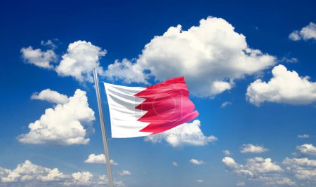 Foto de Bandera de Bahréin ondeando en hermoso cielo con nubes - Imagen libre de derechos