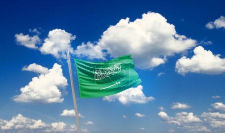 Foto de Arabia Saudita ondeando bandera en hermoso cielo con nubes - Imagen libre de derechos