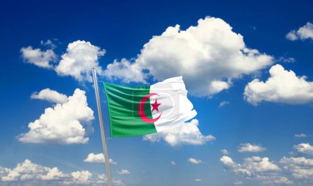 Foto de Argelia ondeando bandera en hermoso cielo con nubes - Imagen libre de derechos