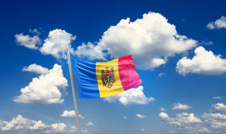 Foto de Moldavia ondeando bandera en hermoso cielo con nubes - Imagen libre de derechos