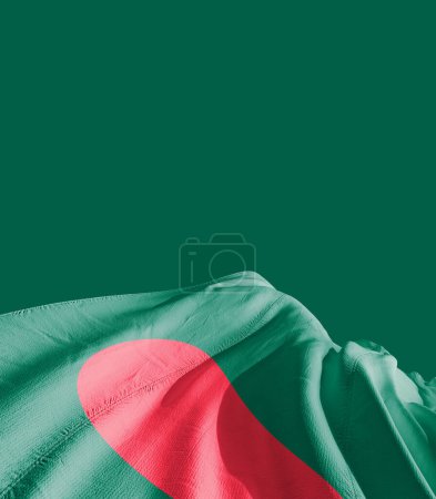 Foto de Bandera de Bangladesh contra verde - Imagen libre de derechos