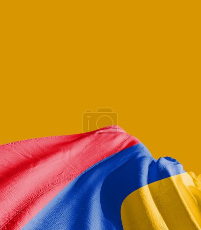 Foto de Bandera de Armenia contra amarillo - Imagen libre de derechos