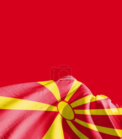Foto de Bandera de Macedonia del Norte contra rojo - Imagen libre de derechos