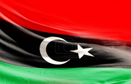 Téléchargez les photos : Libye agitant le drapeau de près - en image libre de droit