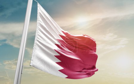 Téléchargez les photos : Qatar waving flag against sky - en image libre de droit