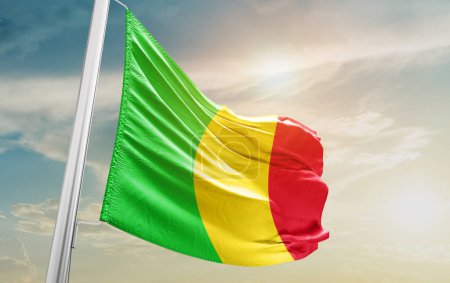Téléchargez les photos : Mali waving flag against sky - en image libre de droit