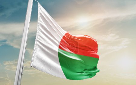 Téléchargez les photos : Madagascar waving flag against sky - en image libre de droit