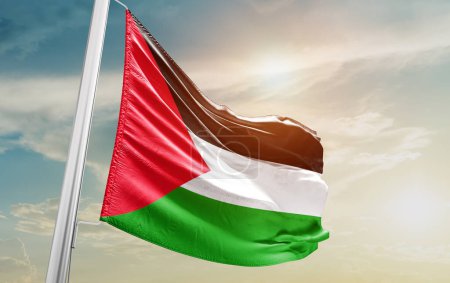 Téléchargez les photos : Palestine waving flag against sky - en image libre de droit
