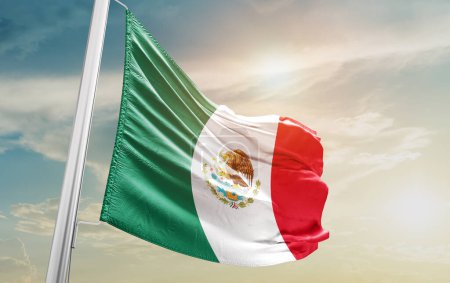 Téléchargez les photos : Mexico waving flag against sky - en image libre de droit