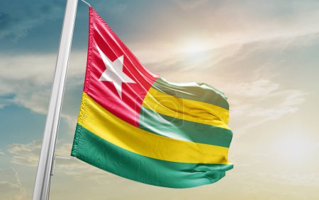 Téléchargez les photos : Togo waving flag against sky - en image libre de droit