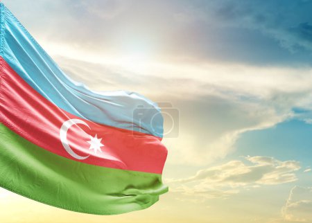 Foto de Bandera de Azerbaiyán contra cielo - Imagen libre de derechos