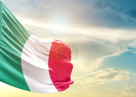 Foto de Bandera de Italia contra cielo - Imagen libre de derechos