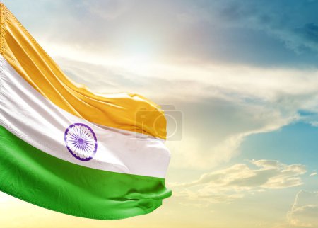 Téléchargez les photos : Inde drapeau contre ciel - en image libre de droit