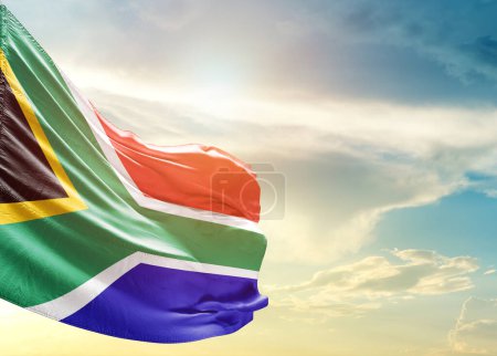 Foto de Bandera de Sudáfrica contra el cielo - Imagen libre de derechos